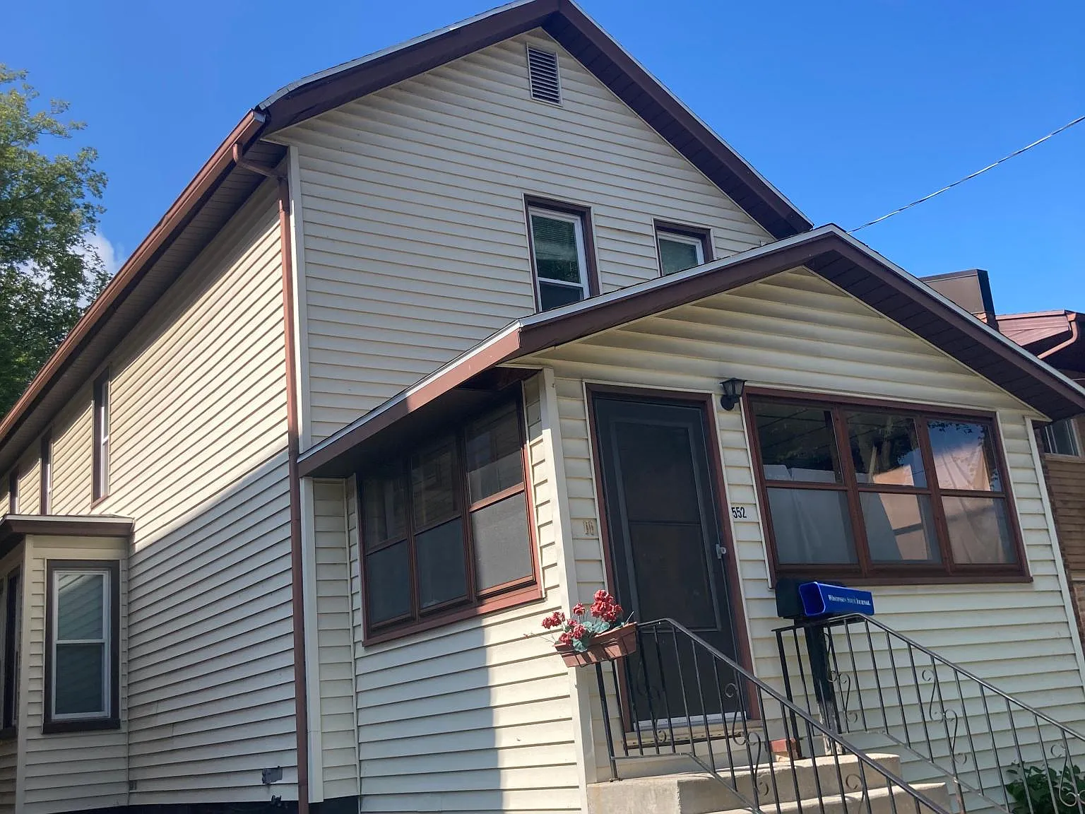 3 bed, 1100 sqft, $2,250 — Photo 2
