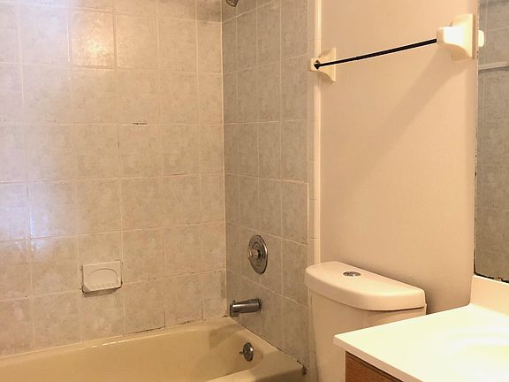5th image of 2712 Tally Ho Ave #2712