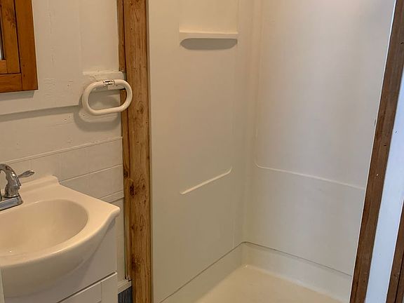 3rd image of 1140 Greenwood Ave