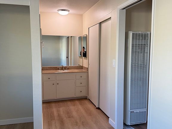 4th image of 1040 Wass St #1
