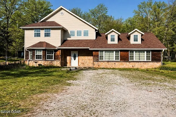 4 bed, 2800 sqft, $2,500 — Photo 2