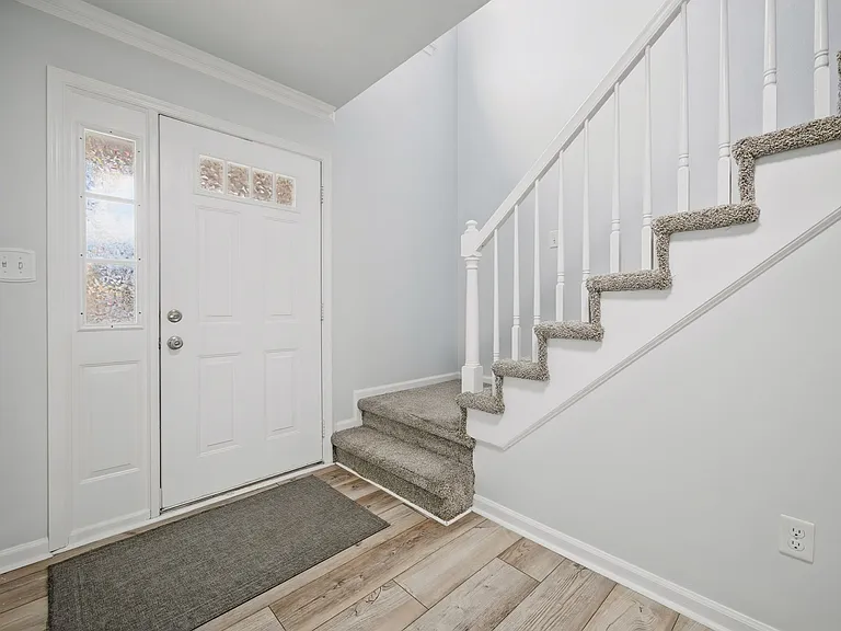 809 Bishop Ct — Photo 3