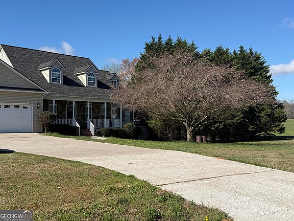 4th image of 2458 Post Rd