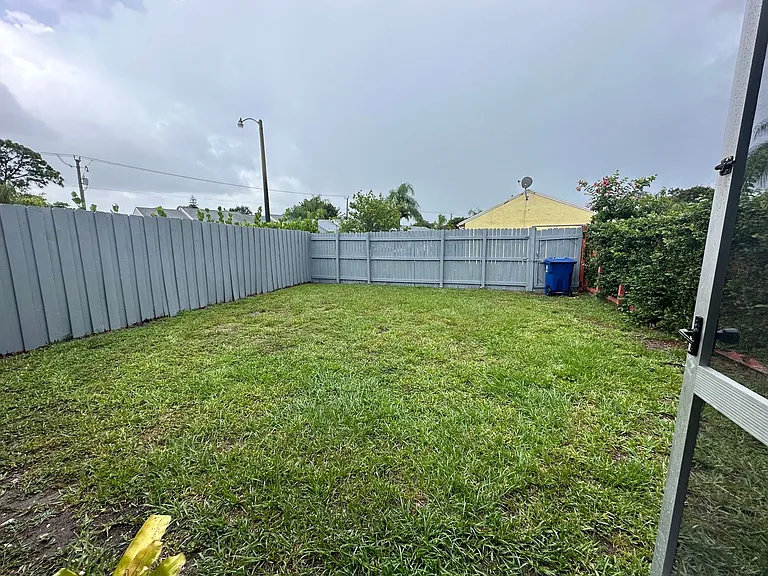 139 Deerfield Ct — Photo 15