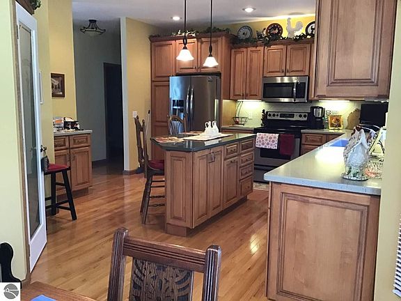 2nd image of 1117 Fairway Dr