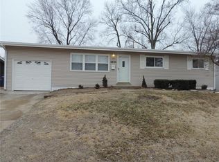 2570 Dove Dr, Florissant, MO