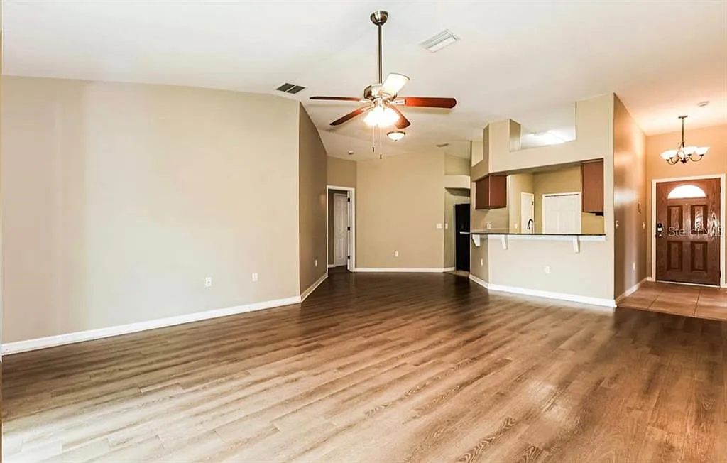 3 bed, 2.0 bath, 1812 sqft, $1,800 — Photo 2