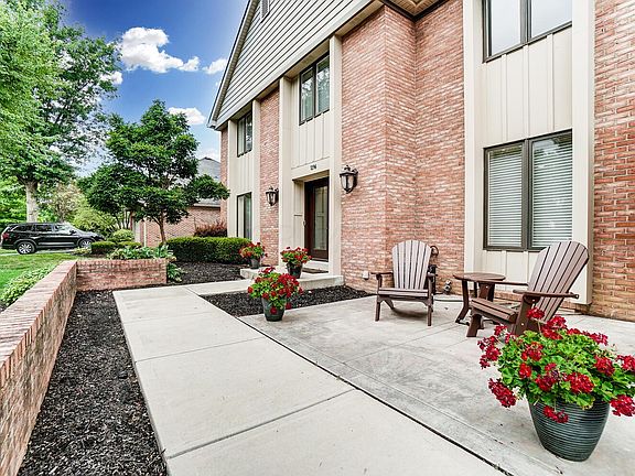 3rd image of 1296 Carron Dr