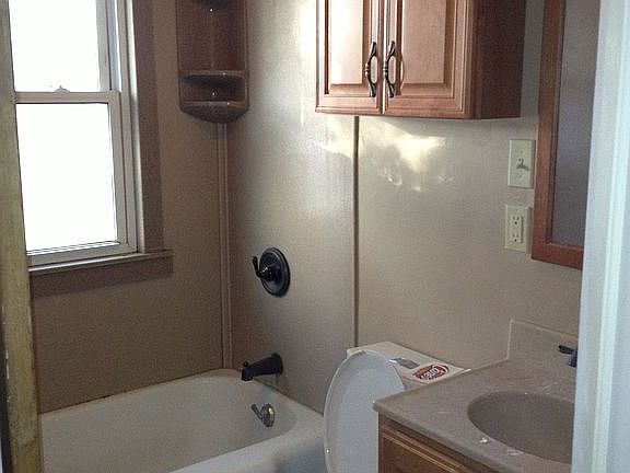 5th image of 2333 S 47th St