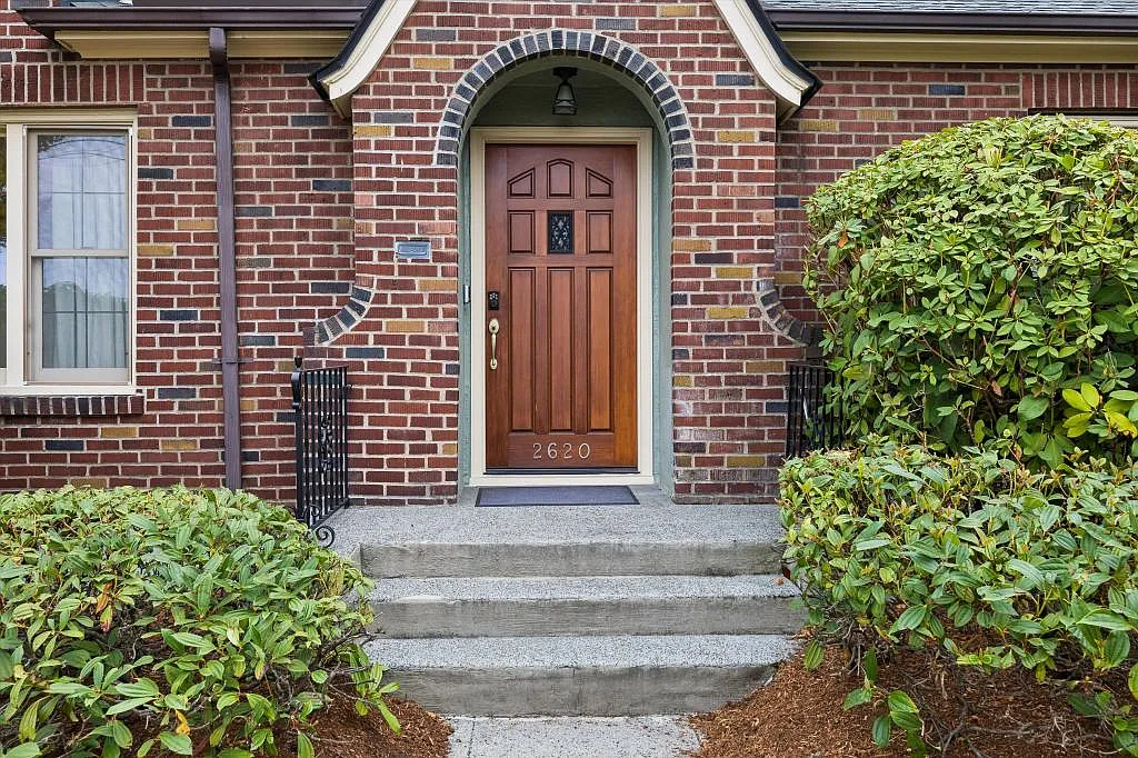 Queen Anne Home - 3 bedrooms + den — Photo 1