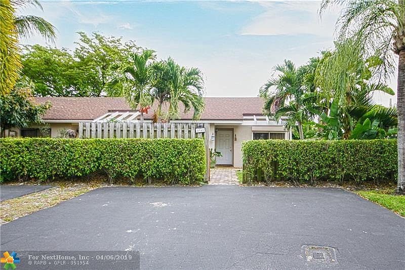 1st image of 4940 E Lakes Dr