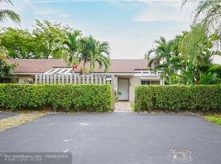 4940 E Lakes Dr, Pompano Beach, FL 33064