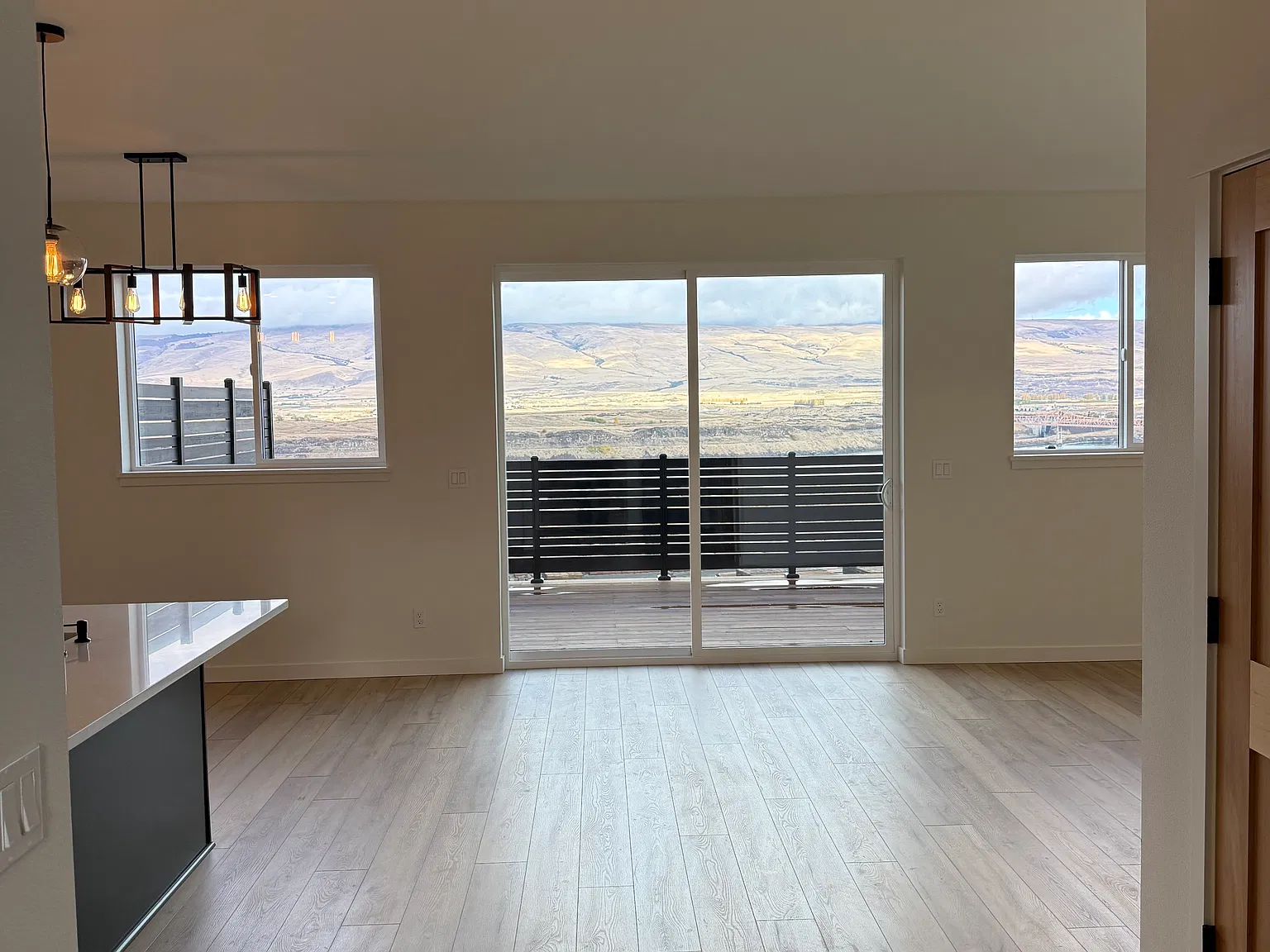 3 bed, 2.5 bath, 1725 sqft, $2,795 — Photo 3