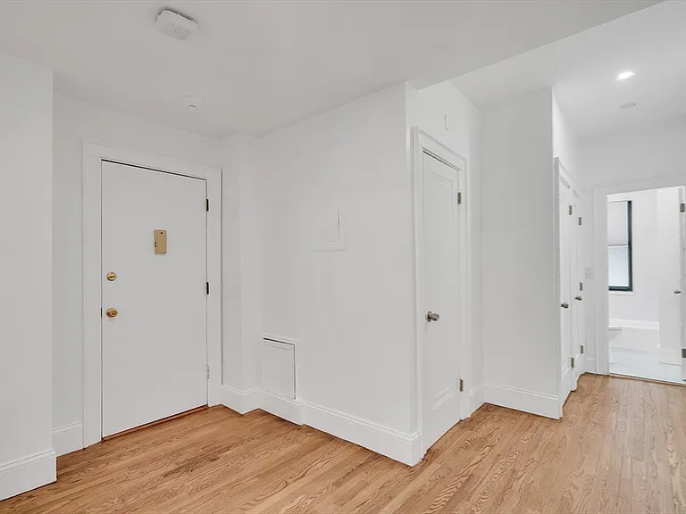 137 Englewood Ave #5 — Photo 16