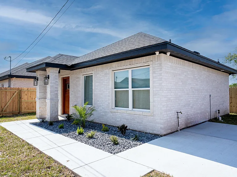 1405 E Samano St #B — Photo 1