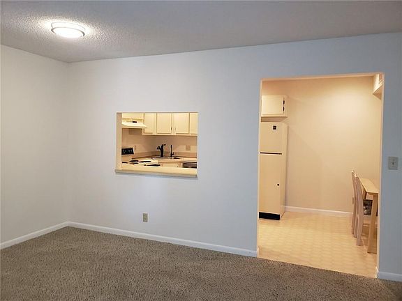 5th image of 1575 SW Silver Pine Way #1082