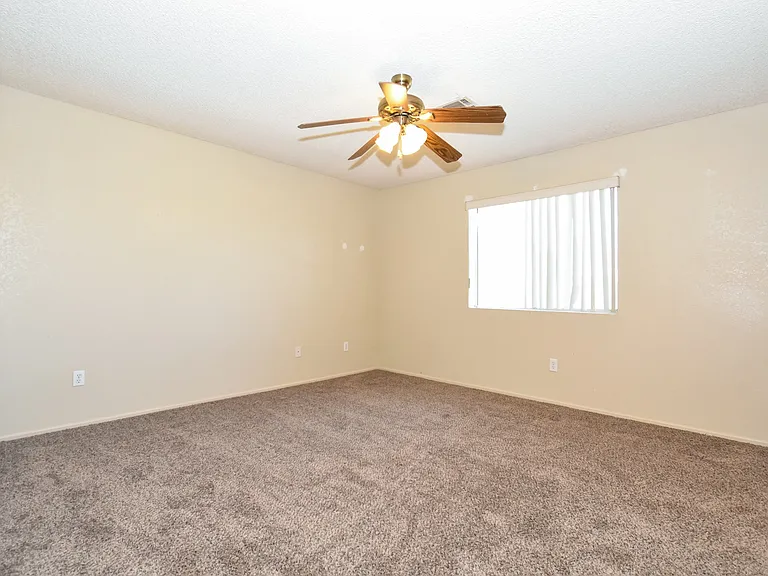 2866 S 30th Dr — Photo 17