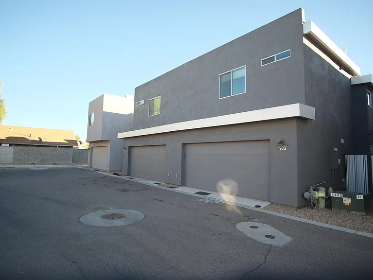 932 E Lustrum Ln — Photo 26