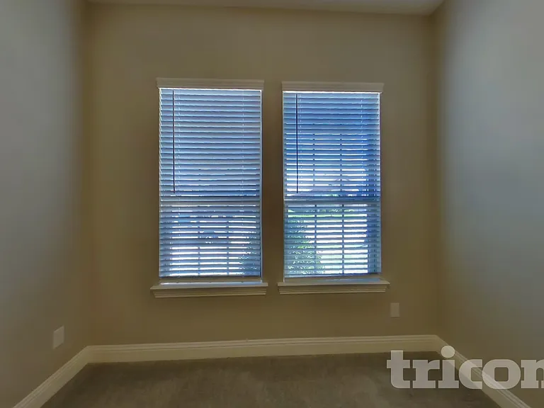 11201 Klondike Ln — Photo 11
