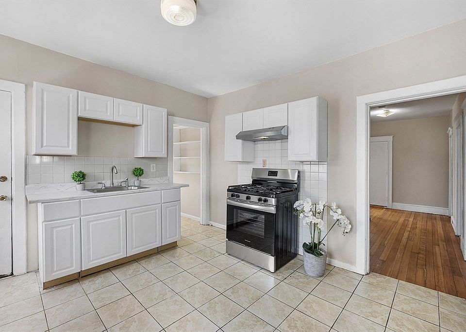 2nd image of 11 Baird St APT 3