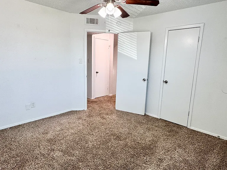 441 SW Thomas St #B — Photo 12