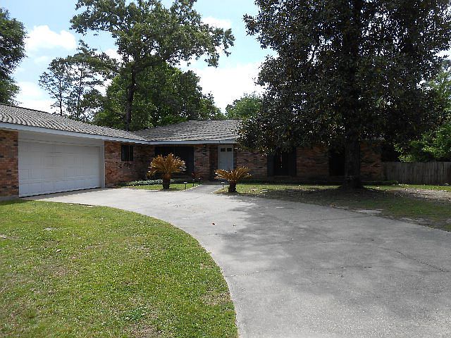 1st image of 211 Tanglewood Dr
