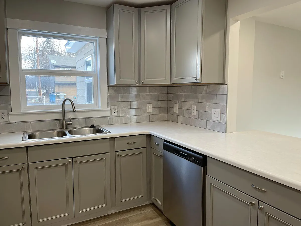 Unit Photo - 2260 S 10th St W