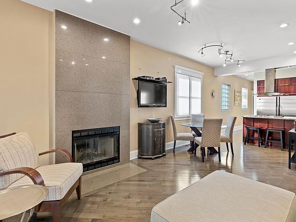 3rd image of 1856 W Armitage Ave #1