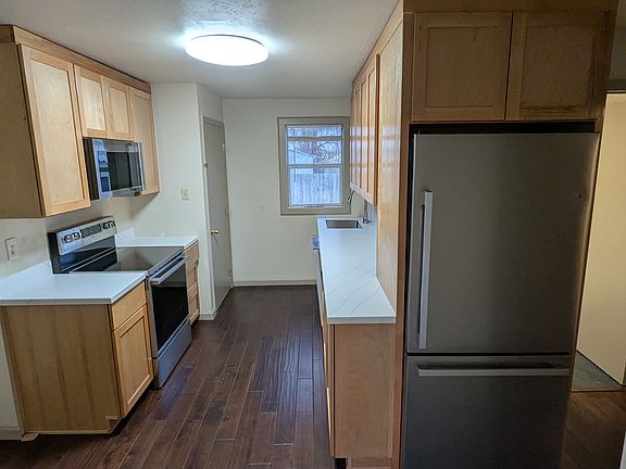 3rd image of 2109 E Oak St
