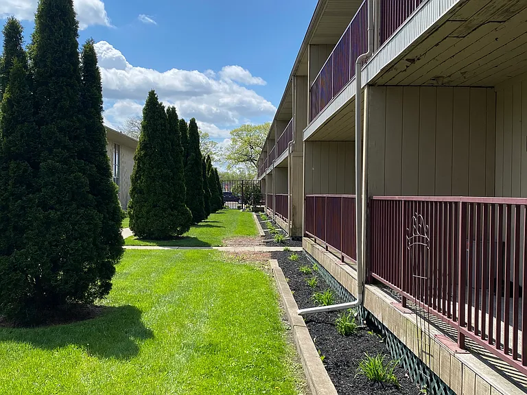 Toledo Circle Apartments — Photo 23