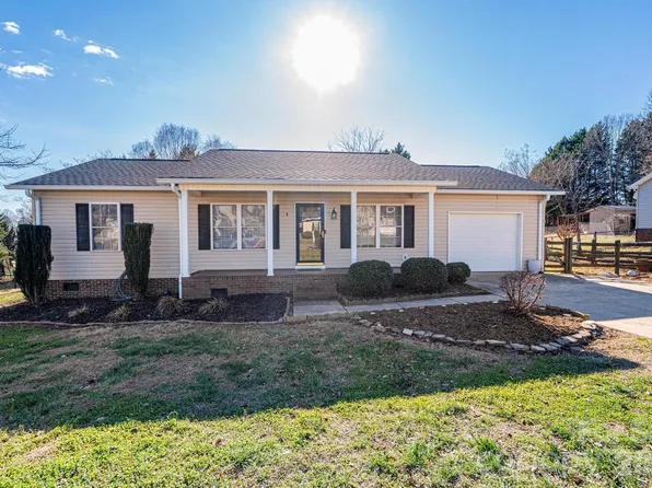 1355 Millrace Dr, Conover, NC 28613