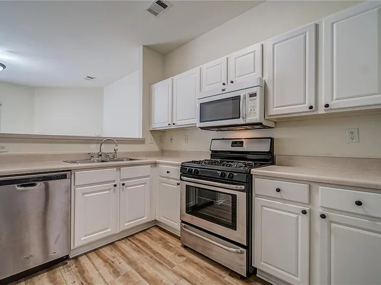 3285 Hidden Cove Cir — Photo 9