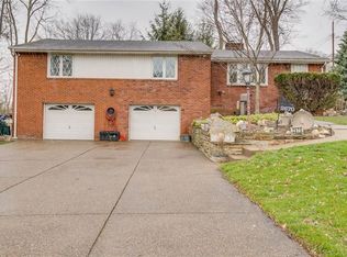 2670 Strathmore Ln, Bethel Park, PA 15102