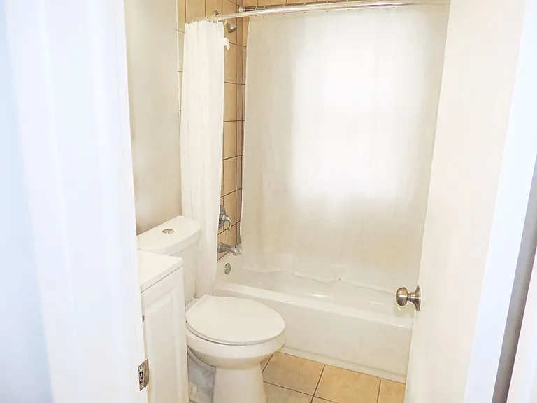 18201 Hazelwood Ave — Photo 8