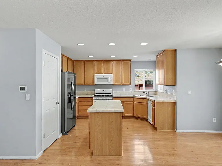 305 Casting St SE — Photo 19