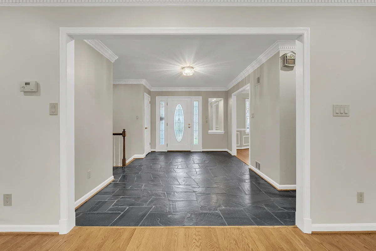 Building Photo - 8616 Chateau Dr
