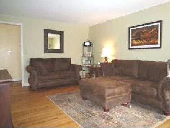 5th image of 26 Wellington Dr