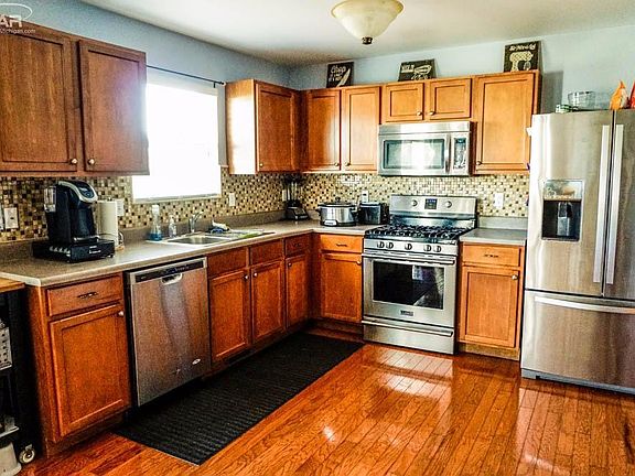 2nd image of 7472 Wren Dr