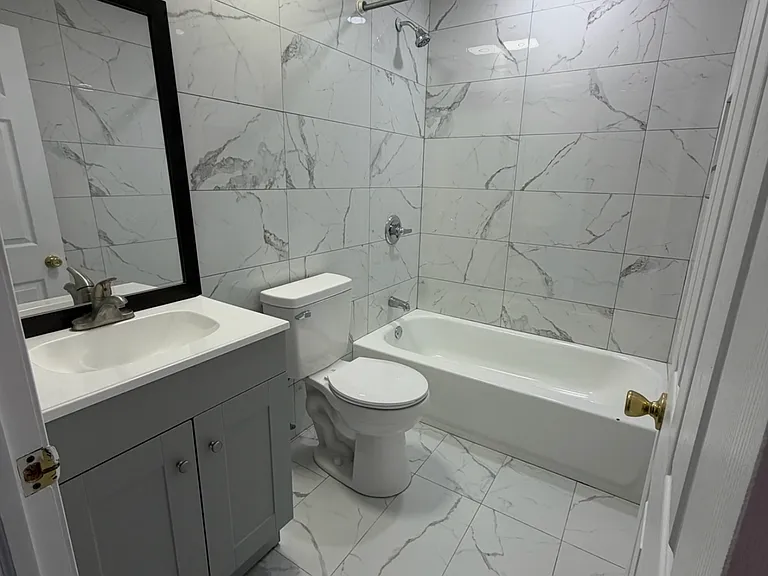 2828 Devereaux Ave — Photo 9