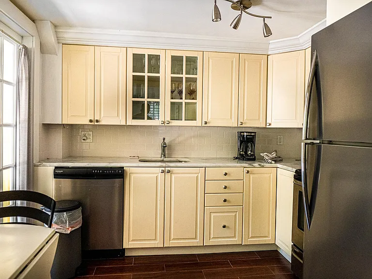 223 NE 15th Ave #D — Photo 9