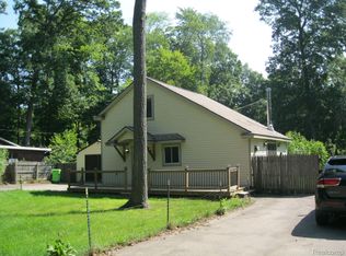 4728 Hickory Dr, Highland, MI