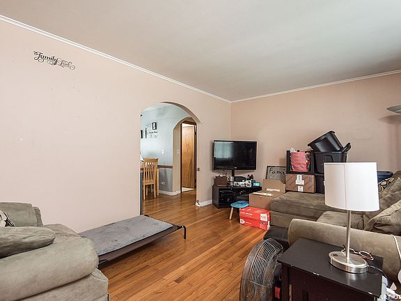 5th image of 8711 Newland Ave