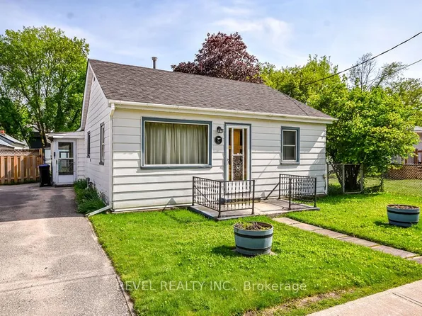110 Queen St, Essa, ON L0M 1B0