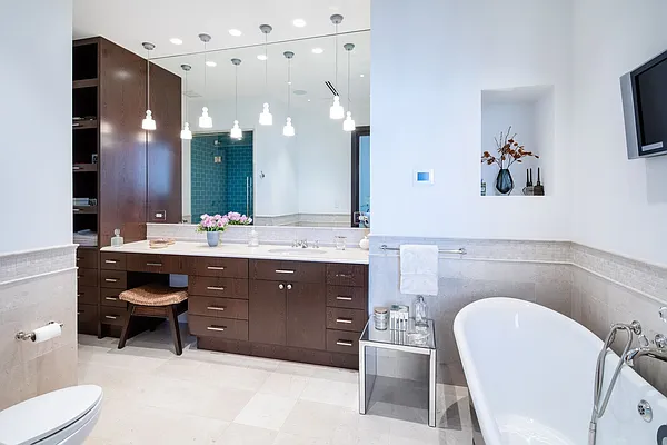 Rented by Sotheby's International Realty | media 8