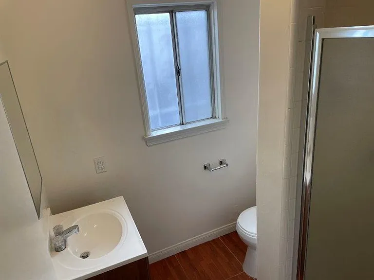 870-872 S Gramercy Pl — Photo 9