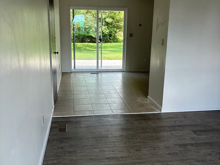 2505 Foxchase Ct W — Photo 2