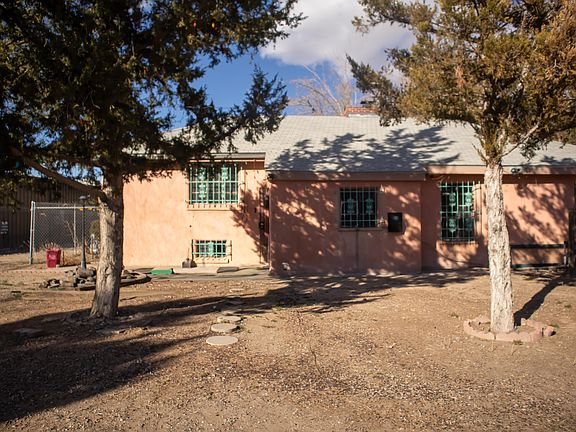 2nd image of 425 Vineyard Rd NE