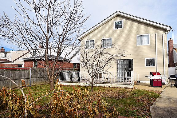 3rd image of 7636 Hewlett St