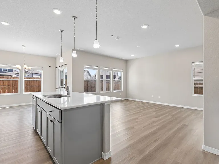 8418 Blue Feather Loop — Photo 11