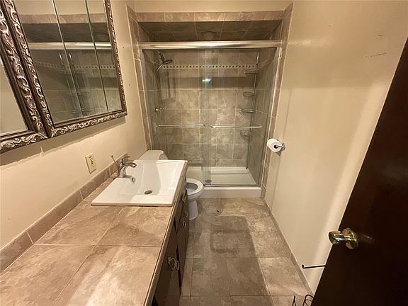 4th image of 2308 Doris Ave
